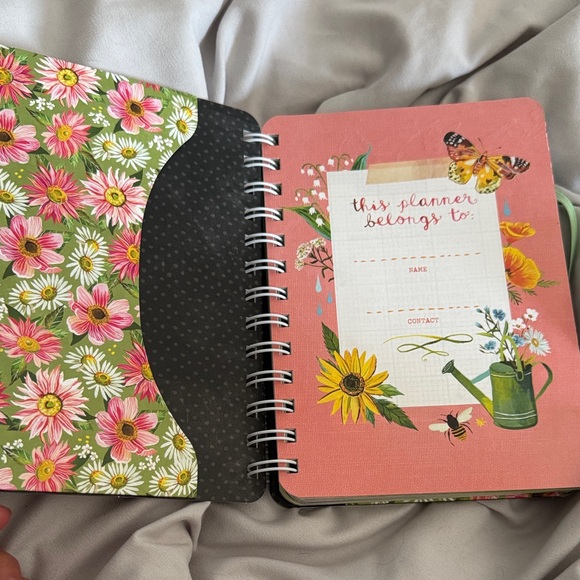 Katie Daisy | 2026 Weekly and Monthly Planner New - Picture 3 of 10